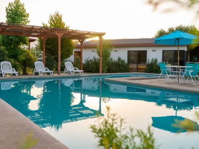 piscina atardecer
